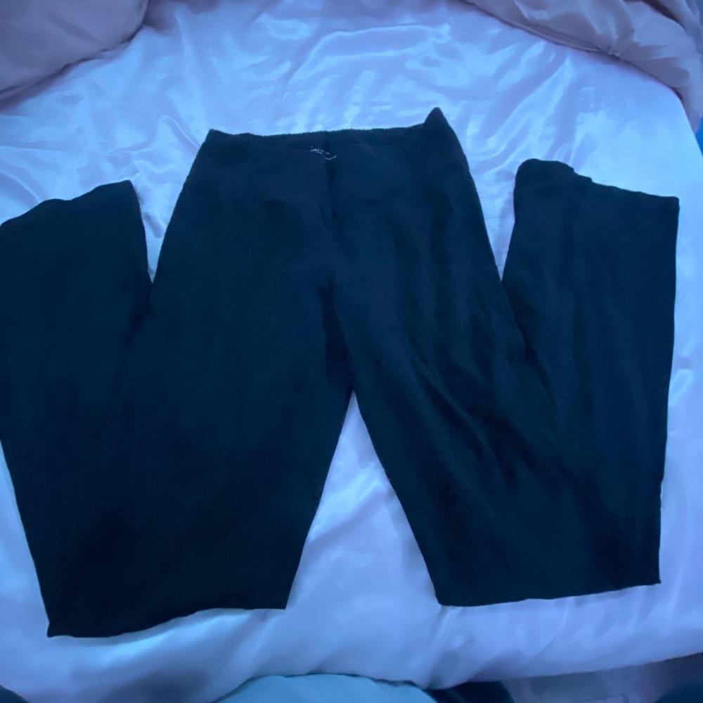 Black yoga pants